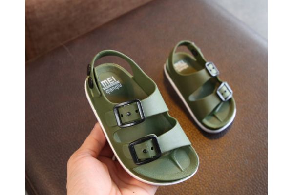 Some Tips To Help You Pick The Perfect Sandals For Your Kid